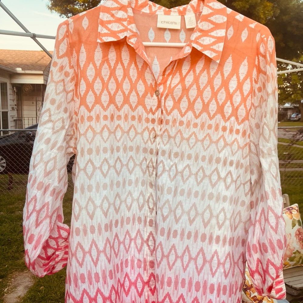 Chico's Coral, White & Pink Ombre Diamond Print Button-Up